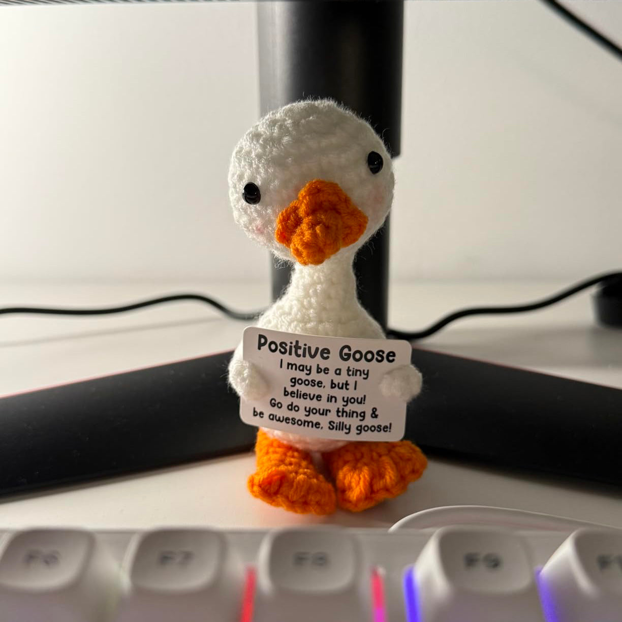 Mini goose-shaped gift for girls, a fashionable item to give as a gift to a friend.