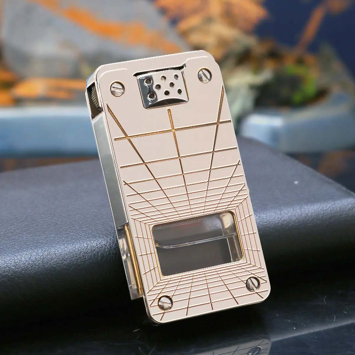 Cool lighter, retro kerosene lighter that can be filled with gas, with a visible fuel tank