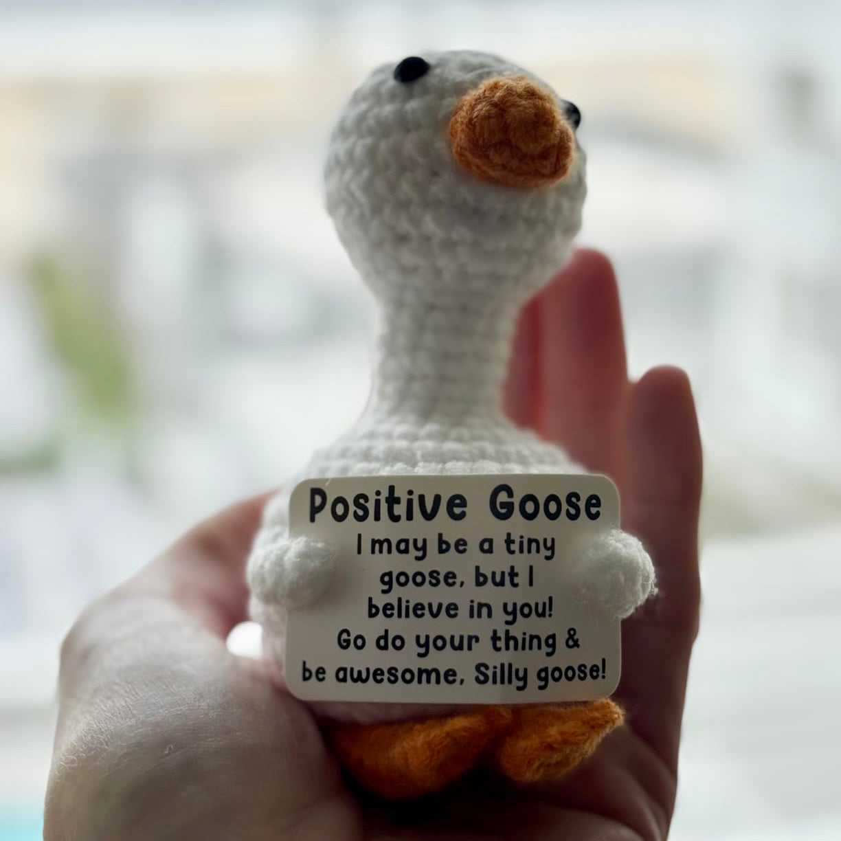 Mini goose-shaped gift for girls, a fashionable item to give as a gift to a friend.